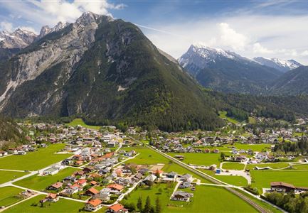 Scharnitz - Wanderung Dorfrunde - Scharnitz im Überblick.jpg