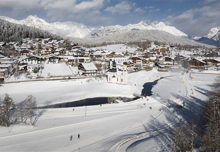 Seefeld Drohnenaufnahme A1 Loipe mit Seekirchel Blick Richtung Wettersteingebirge.jpg